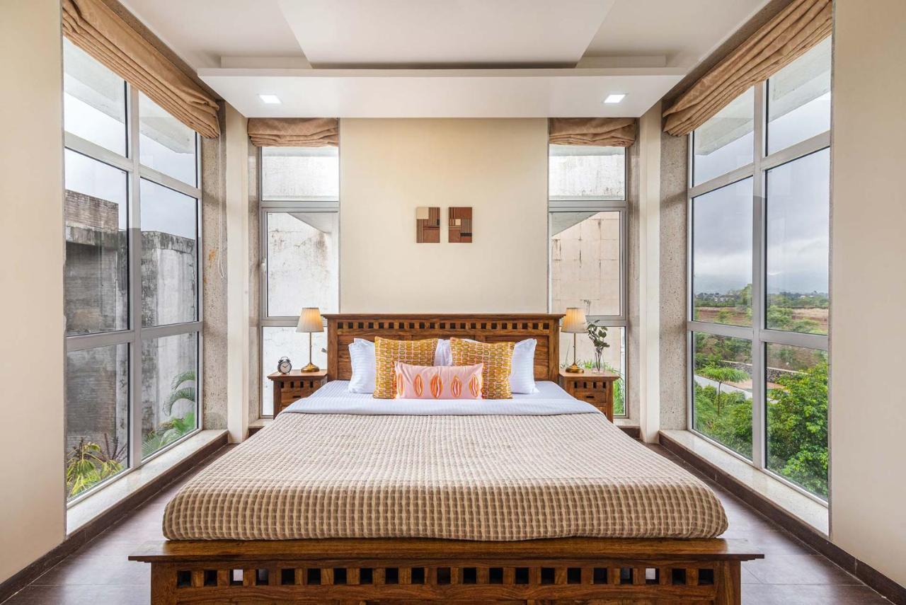 Sierra Skies By Stayvista - A Mountain-View Villa Featuring A Rooftop Swimming Pool, Jacuzzi, Turf, And A Gym For An Elevated Stay Лонавала Экстерьер фото