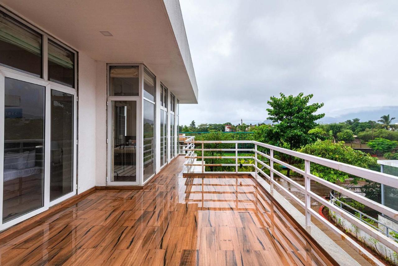 Sierra Skies By Stayvista - A Mountain-View Villa Featuring A Rooftop Swimming Pool, Jacuzzi, Turf, And A Gym For An Elevated Stay Лонавала Экстерьер фото